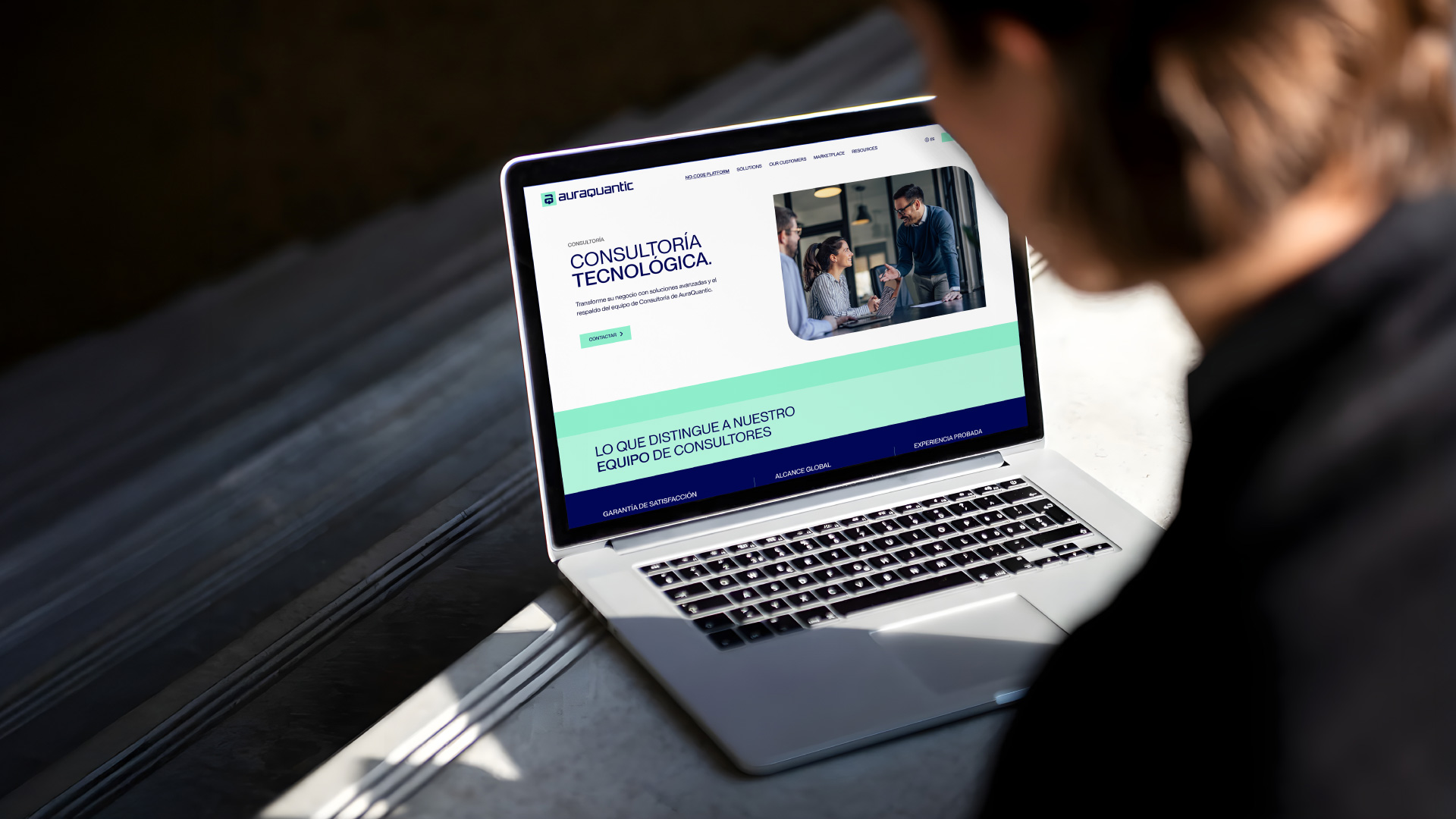 Pantalla Web AuraQuantic Branding
